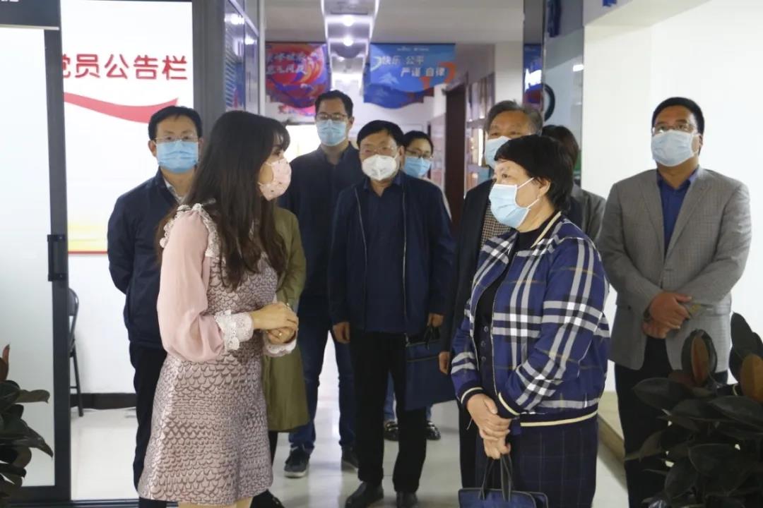 市人大財(cái)經(jīng)委員會(huì)副主任委員、市人大常委會(huì)財(cái)經(jīng)工委主任 衛(wèi)華平一行蒞臨洛陽青峰進(jìn)行復(fù)工復(fù)產(chǎn)情況工作指導(dǎo)！